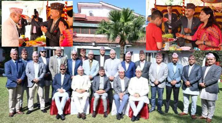 प्रहरी महानिरीक्षक बसन्त बहादुर कुँवरद्वारा टिका तथा प्रसाद प्रदान