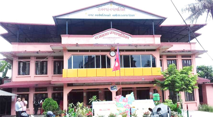 चर्को गर्मीले चितवन रत्ननगरका स्कुल बन्द, खोप अभियानसमेत रोकियो