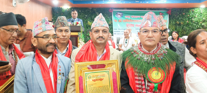 लायन्स अन्तर्राष्ट्रिय डिष्ट्रिक्ट ३२५ 'एम' नेपालका को-चिफ एड्भाईजर ताराप्रसाद त्रिपाठी मन्त्रीद्वारा सम्मानित