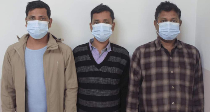 तीनजना नक्कली स्वास्थ्यकर्मी पक्राउ