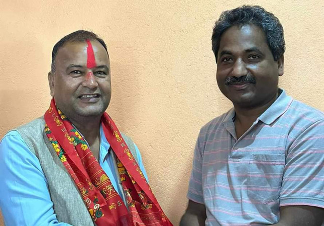 सर्लाहीका नवलकिशोर साह एमाले छाडेर आजपामा प्रवेश