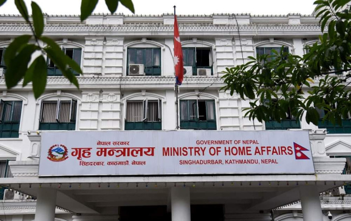 भिजिट भिसामा मान्छे पठाउन दबाब दिने गृह मन्त्रालयका कर्मचारी निर्मल विष्ट पक्राउ