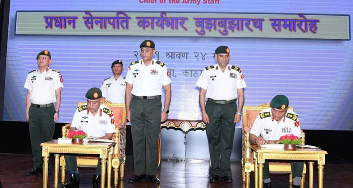 प्रधान सेनापति शर्मा आजबाट बिदामा, ४५औं सेनापति बने सिग्देल !