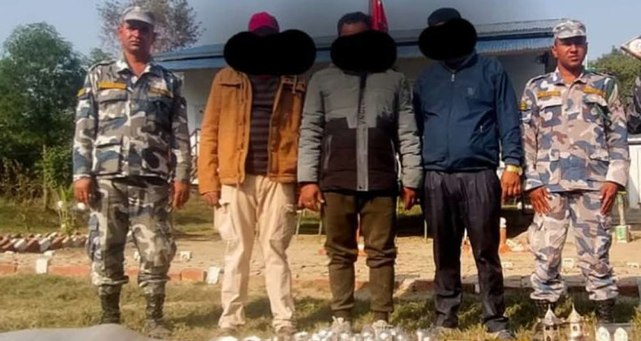 एक करोड बढीको सुन, चाँदी र नगदसहित तीजना पक्राउ