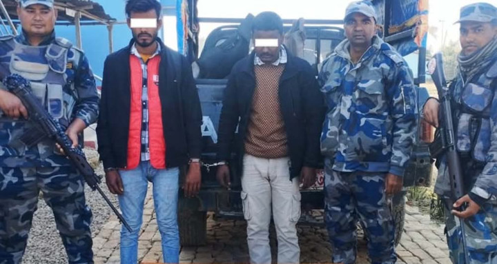 धनुषामा पेस्तोलसहित दुईजना पक्राउ