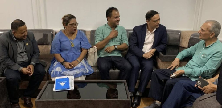 रविको पक्षमा बाबुरामले गरे हस्ताक्षर