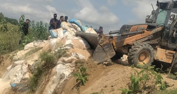 ५० लाख बराबरको चिनी खाल्डोमा पुरियो