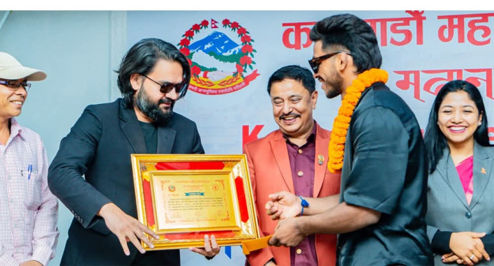 रवीन्द्र ढाटलाई दुईलाख नगदसहित काठमाडौं महानगरको सम्मान