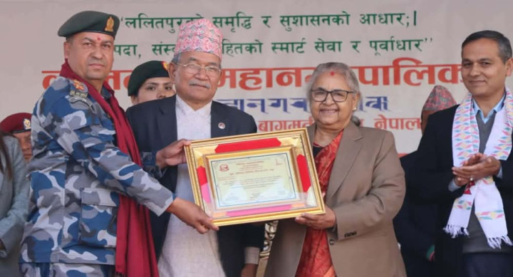 सशस्त्र प्रहरीको दक्षिणकाली गणलाई ललितपुर महानगरद्धारा नगद पुरस्कार