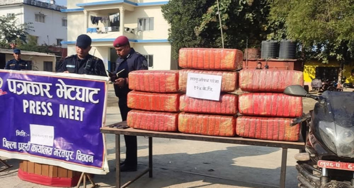 १२४ केजी गाँजासहित दुईजना पक्राउ