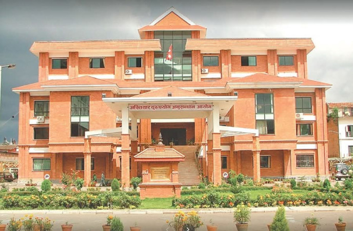 त्रिभुवन विमानस्थलमै घुसखोरी,   भन्सार अधिकृत न्यौपानेसहित तीन कर्मचारी घुससहित पक्राउ