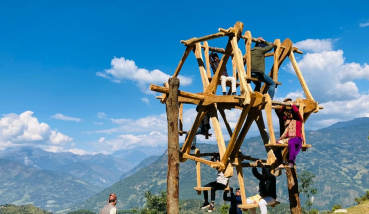 पिङ खेल्दा लडेर महिलाको मृत्यु