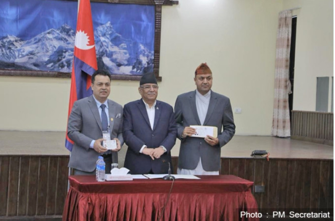 १०५ जनाले लिए चितवनबाट गैरआवासीय नेपाली नागरिकता