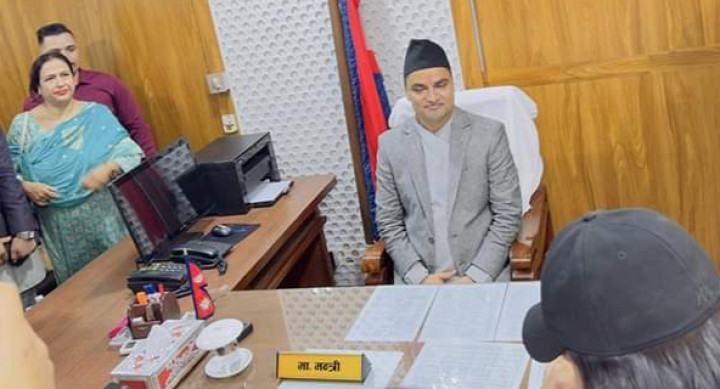 एक महिनापछि सरकारी अस्पतालमा लाइन बस्न नपर्ने बनाउँछौं : स्वास्थ्य मन्त्री पौडेल