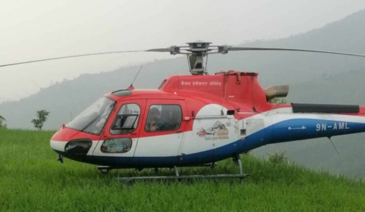 बिरामी बोकेको हेलिकप्टर धादिङमा आकस्मिक अवतरण
