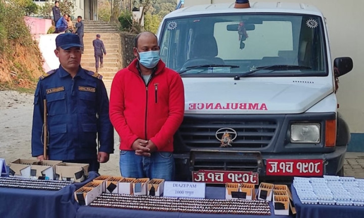 एम्बुलेन्समा लागु औषध तस्करी गर्ने मिजार प्रहरी नियन्त्रणमा