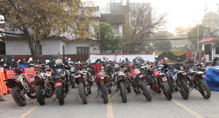 ध्वनि प्रदूषण गराउने ५२ वटा मोटरसाइकल ट्राफिक प्रहरीको नियन्त्रणमा