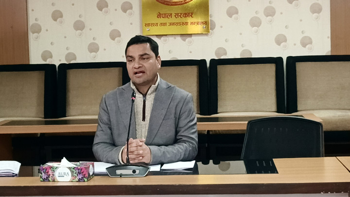 स्वास्थ्य बीमा रकम पाँच लाख पुर्‍याइनेछ : स्वास्थ्यमन्त्री पौडेल
