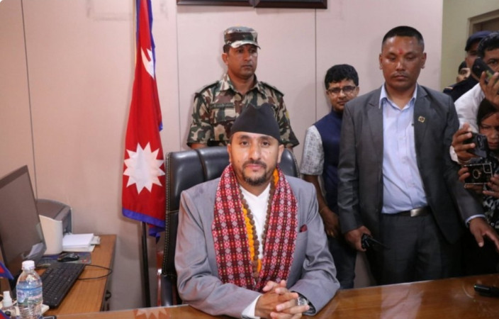 सञ्चारमन्त्री खरेलले पदभार ग्रहण गरे, यस्तो छ पहिलो निर्णय